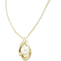 Pendant embracing Akoya Cultured Pearl with Diamonds